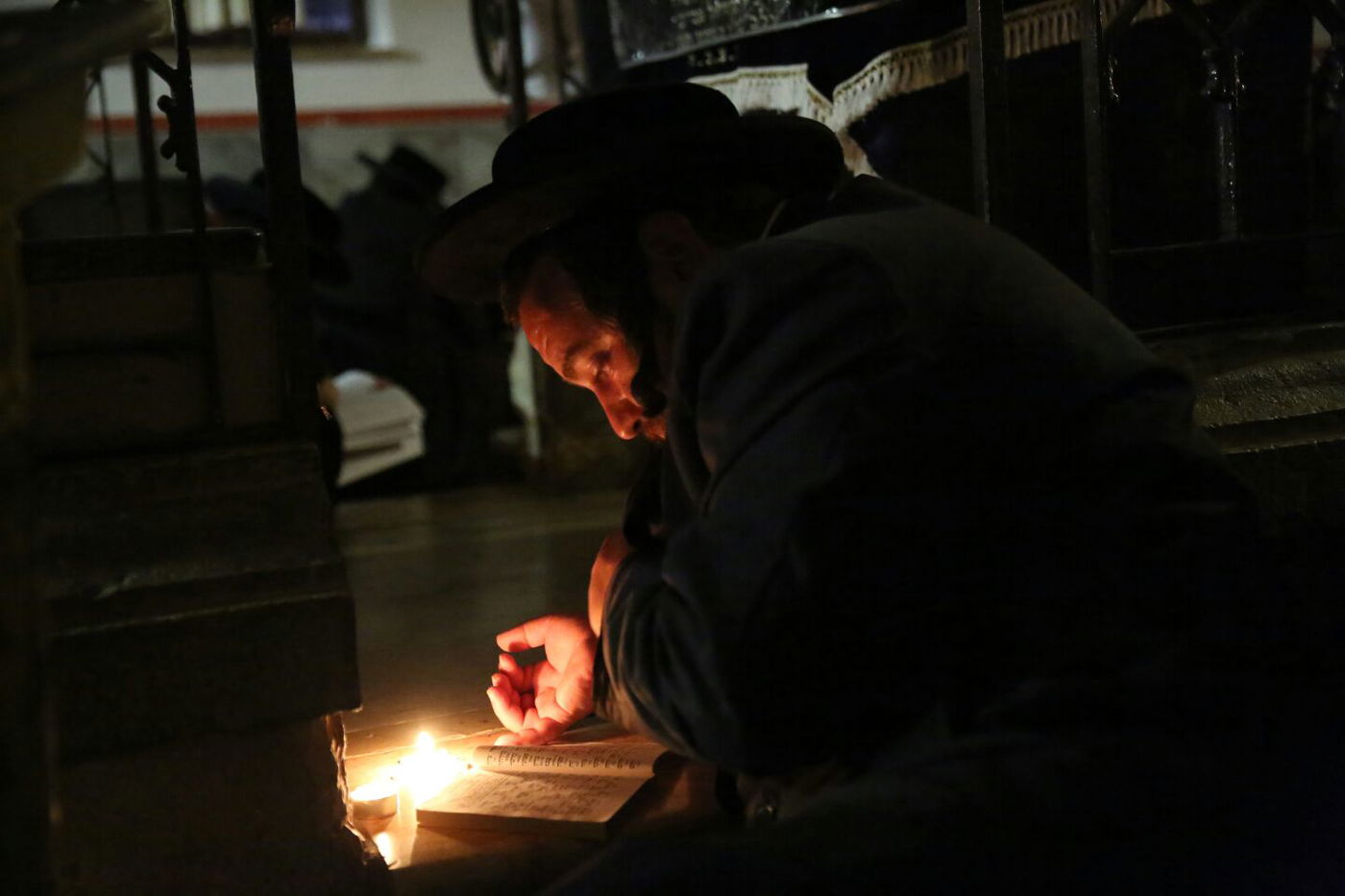 דַּרְכֵי צִיּוֹן אֲבֵלוֹת • הבכי על החורבן במאה שערים