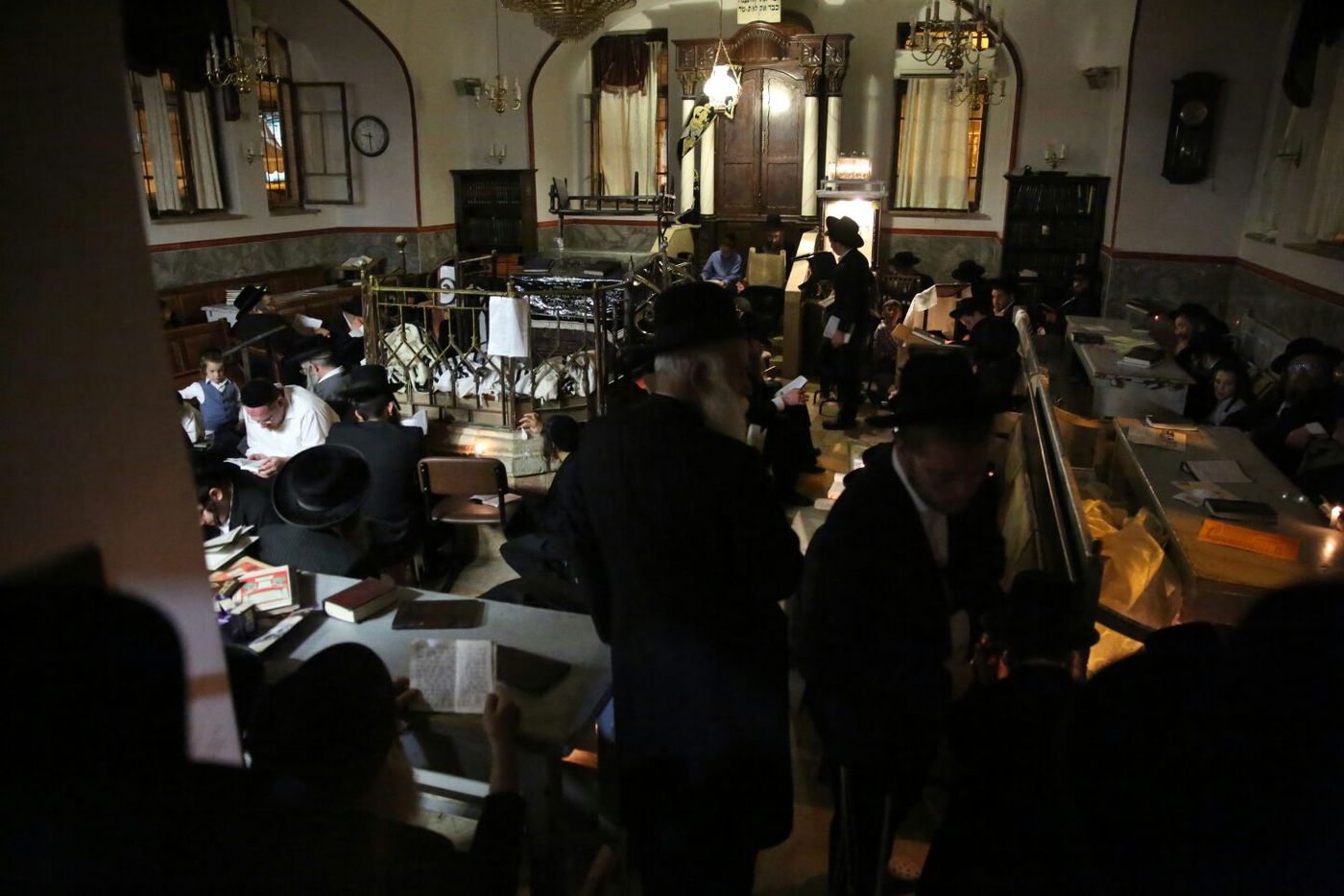 דַּרְכֵי צִיּוֹן אֲבֵלוֹת • הבכי על החורבן במאה שערים