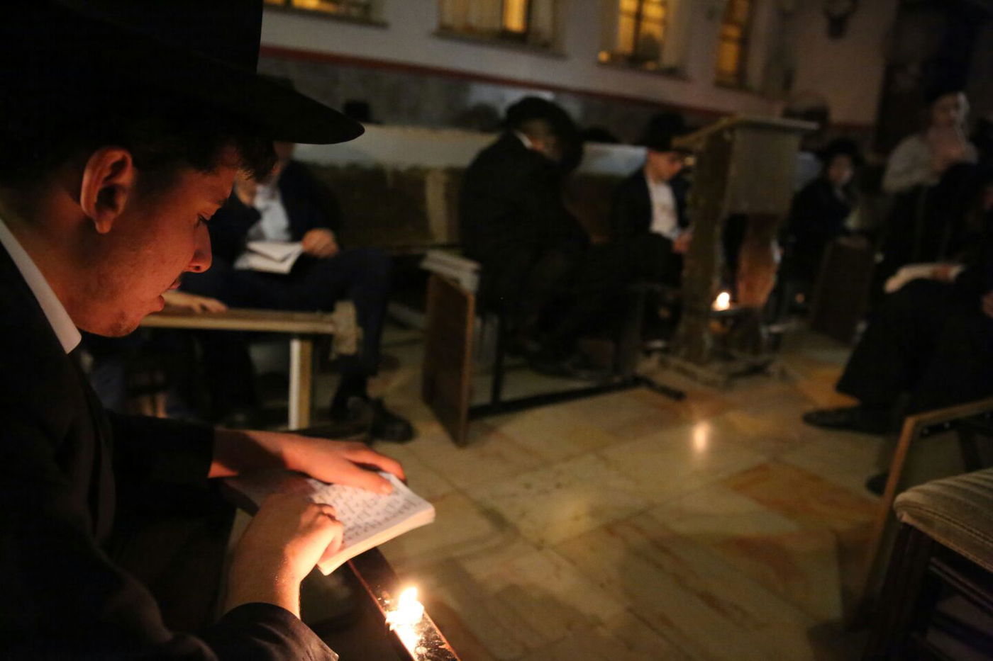 דַּרְכֵי צִיּוֹן אֲבֵלוֹת • הבכי על החורבן במאה שערים