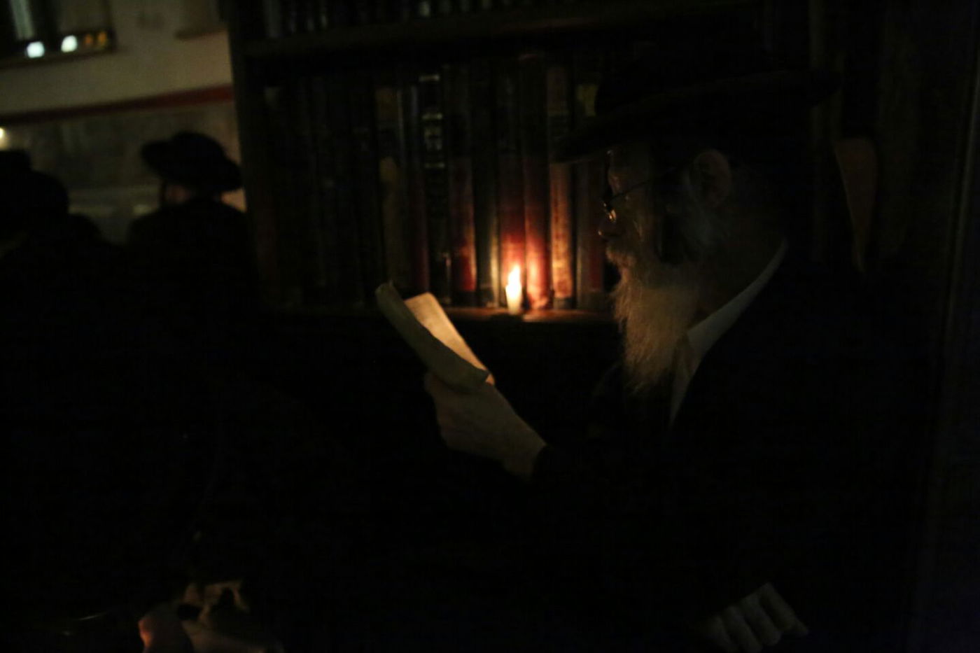 דַּרְכֵי צִיּוֹן אֲבֵלוֹת • הבכי על החורבן במאה שערים