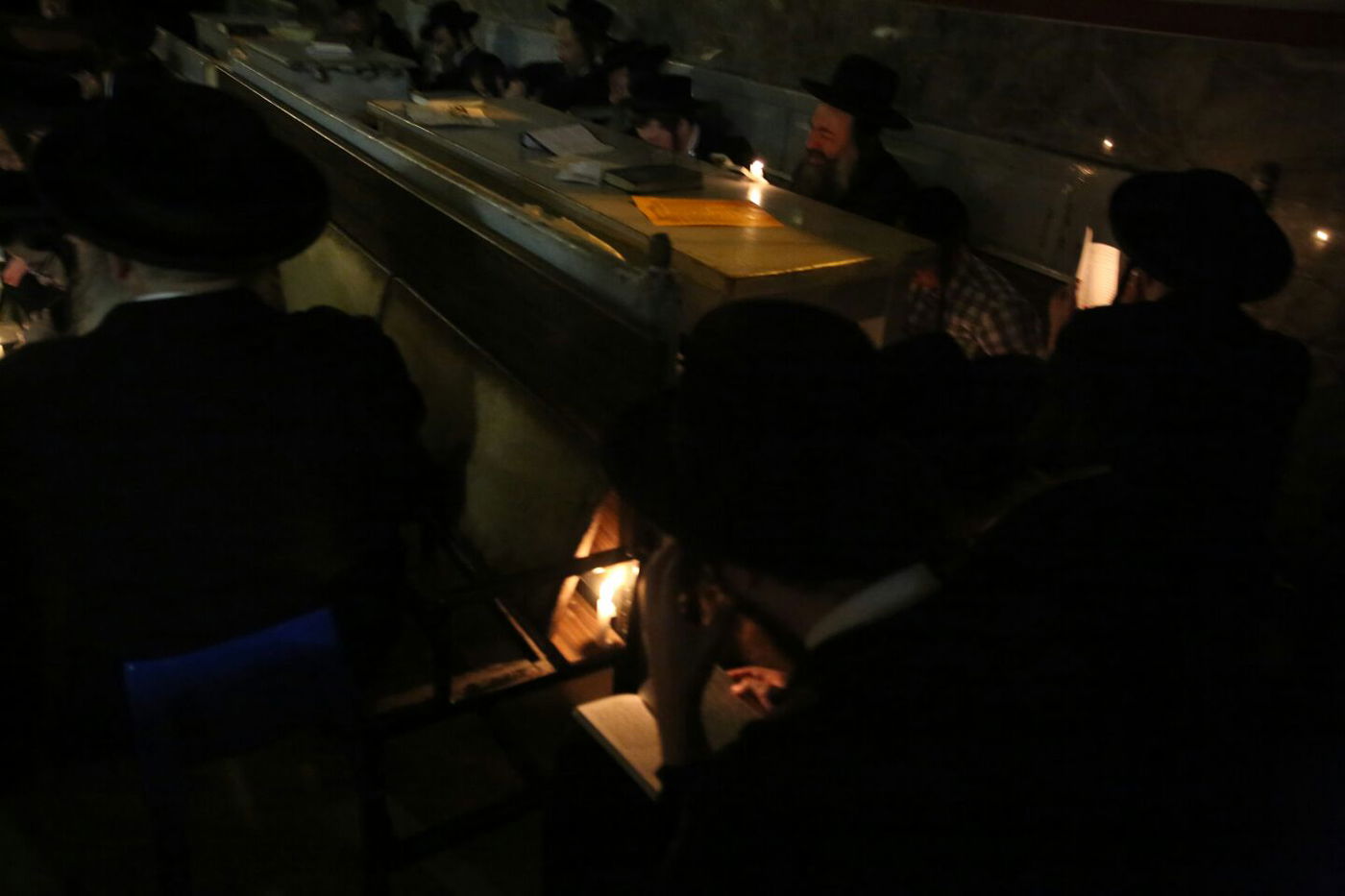 דַּרְכֵי צִיּוֹן אֲבֵלוֹת • הבכי על החורבן במאה שערים