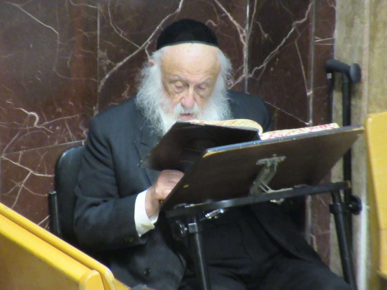 ראש הישיבה מקפיד על לימודו לפנות בוקר