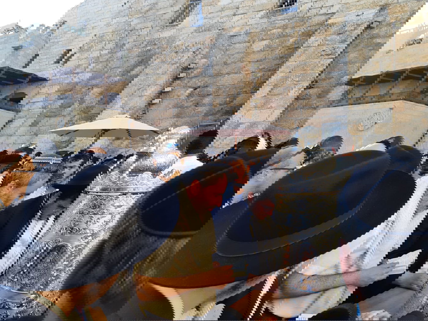 אלקין סגר מעגל והניח שוב תפילין בט' באב