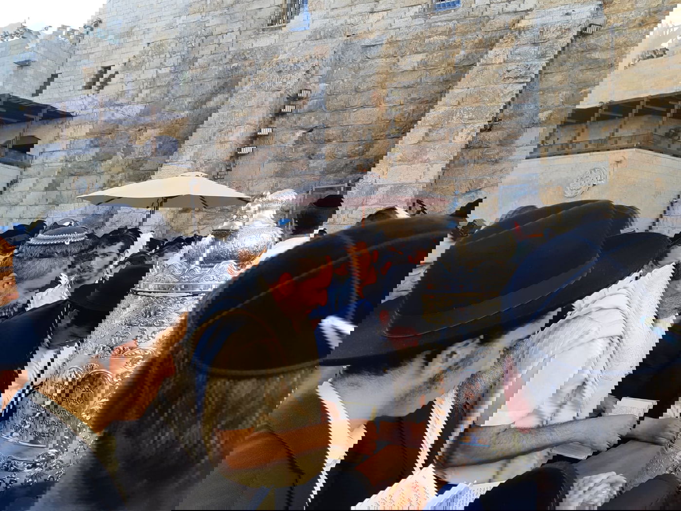 אלקין סגר מעגל והניח שוב תפילין בט' באב