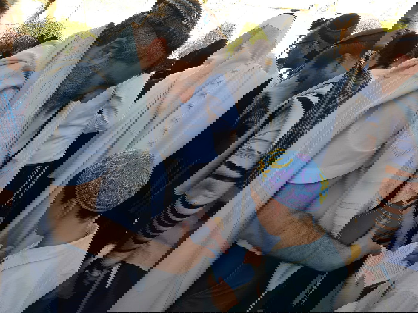 אלקין סגר מעגל והניח שוב תפילין בט' באב