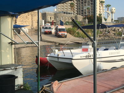 נערות קפצו בכנרת ונפצעו; ארבע חולצו