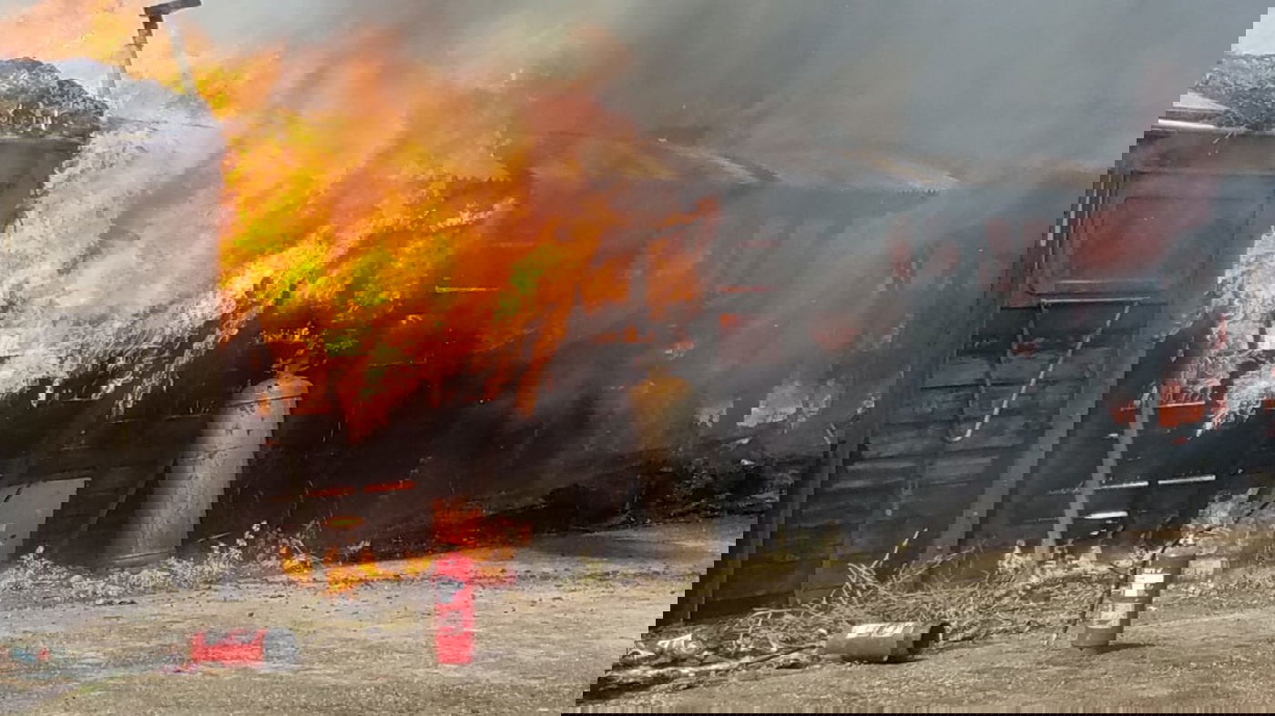 "קרינת חום אדירה": דליקת ענק סמוך לגבעת זאב