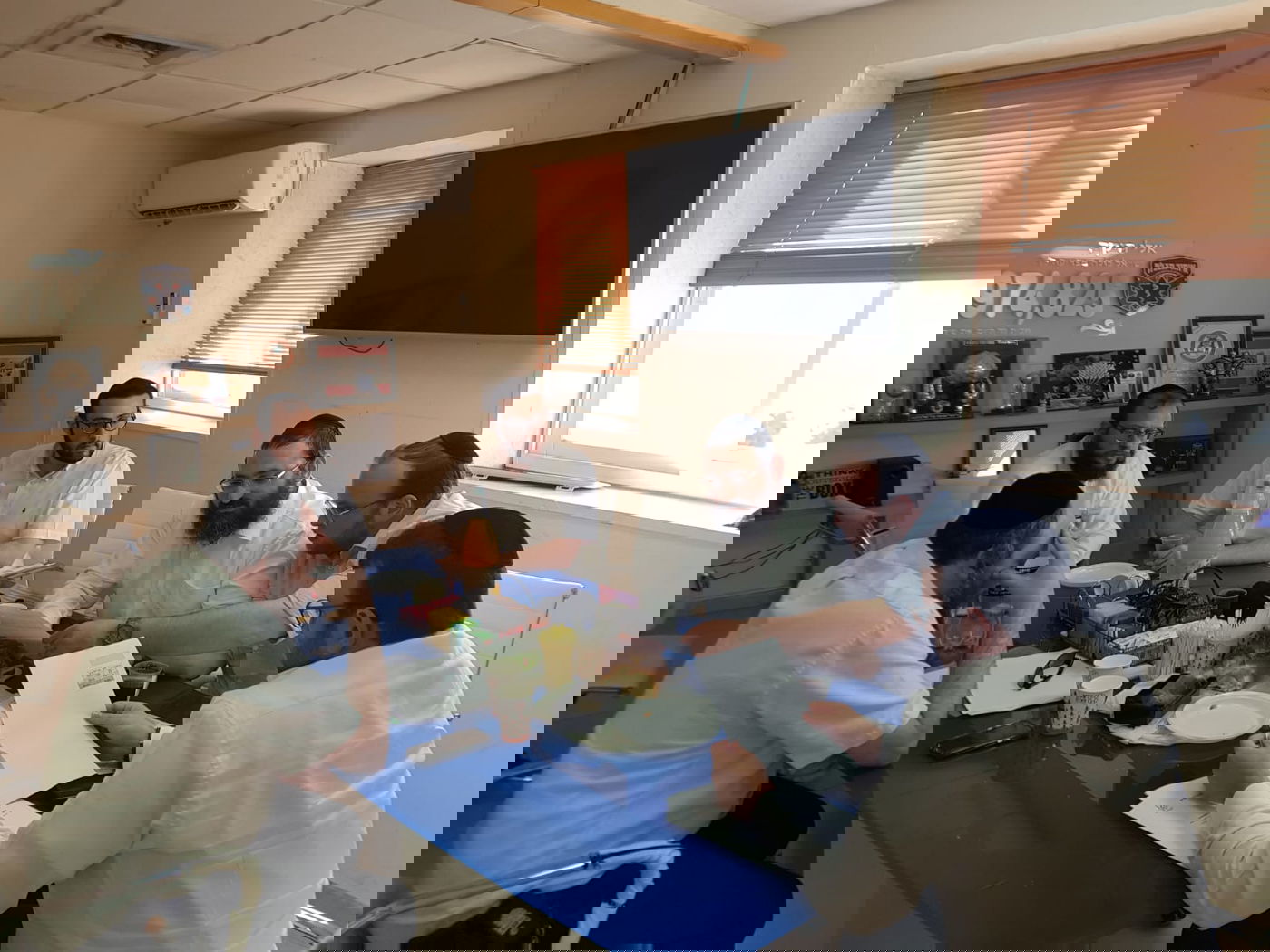 מפגשי היערכות במשרדי איחוד הצלה.