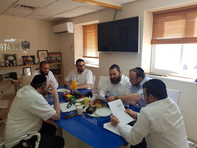 מפגשי היערכות במשרדי איחוד הצלה.