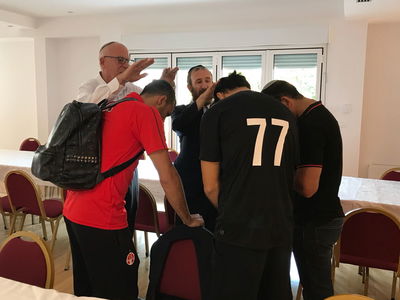 הברכה של אורי אריאל לשחקני הכדורגל