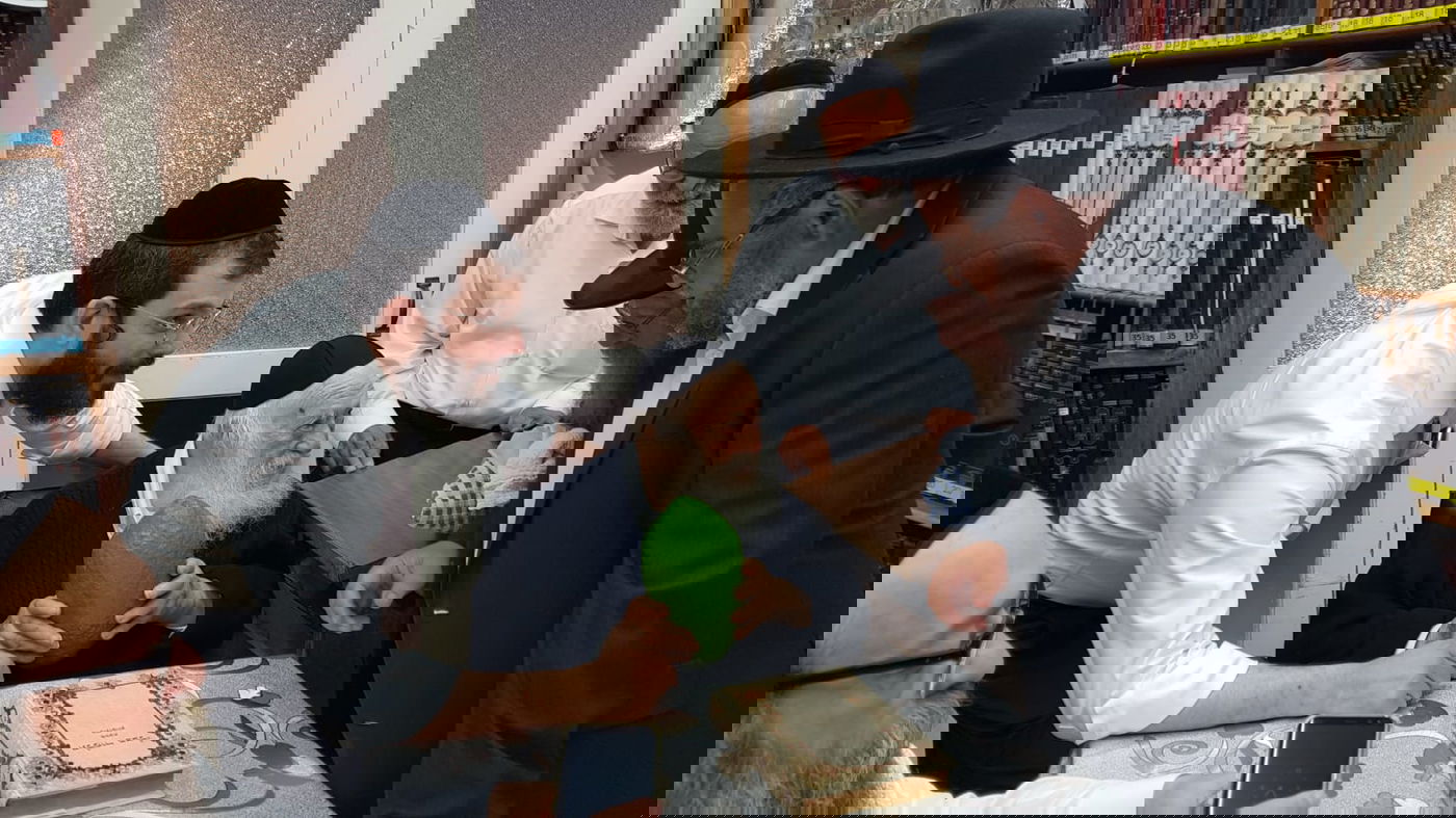 מתנה למרן לקראת ט"ו באב: אתרוג תימני ענק