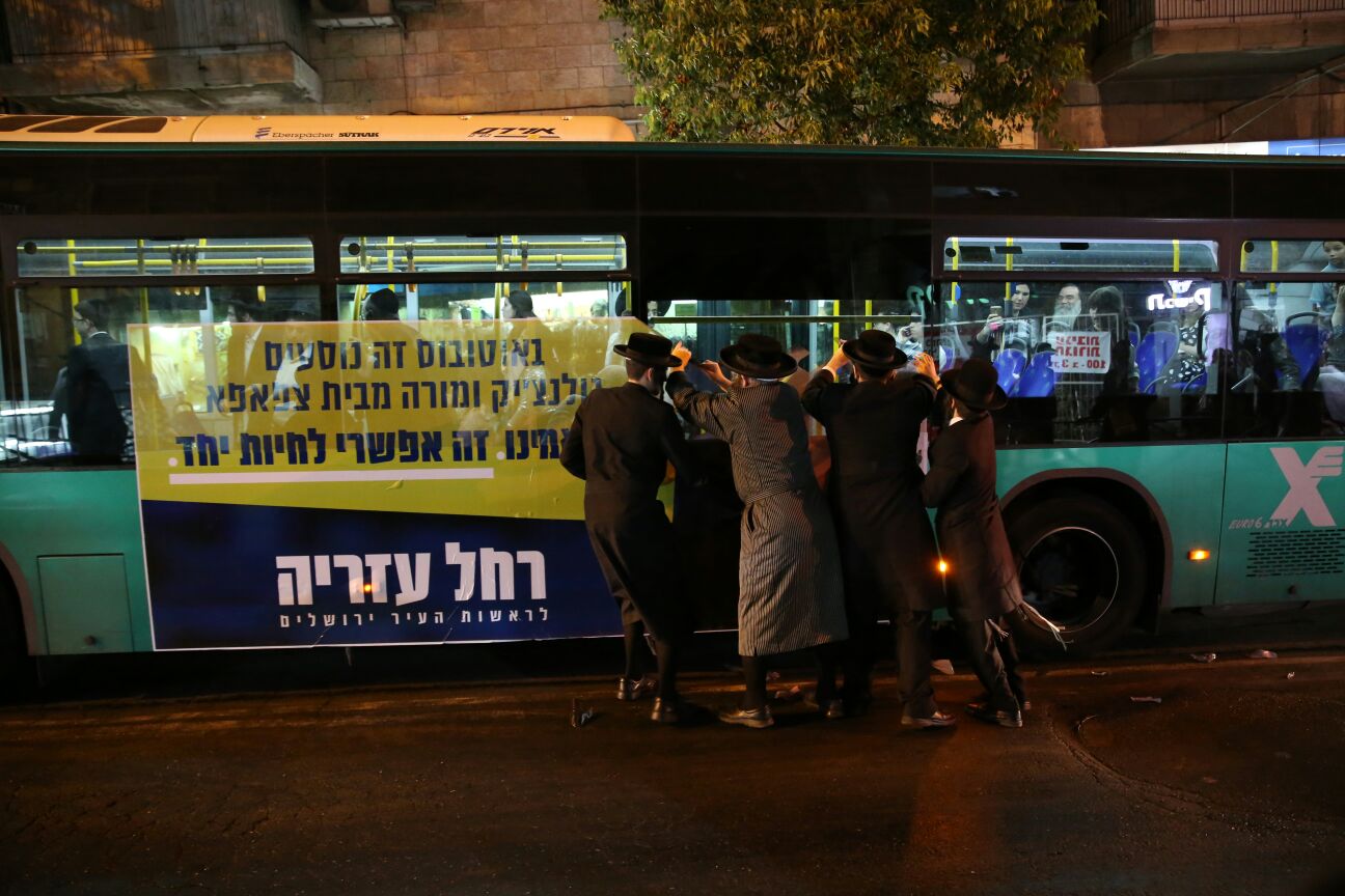 משחיתים שלט בחירות, השבוע