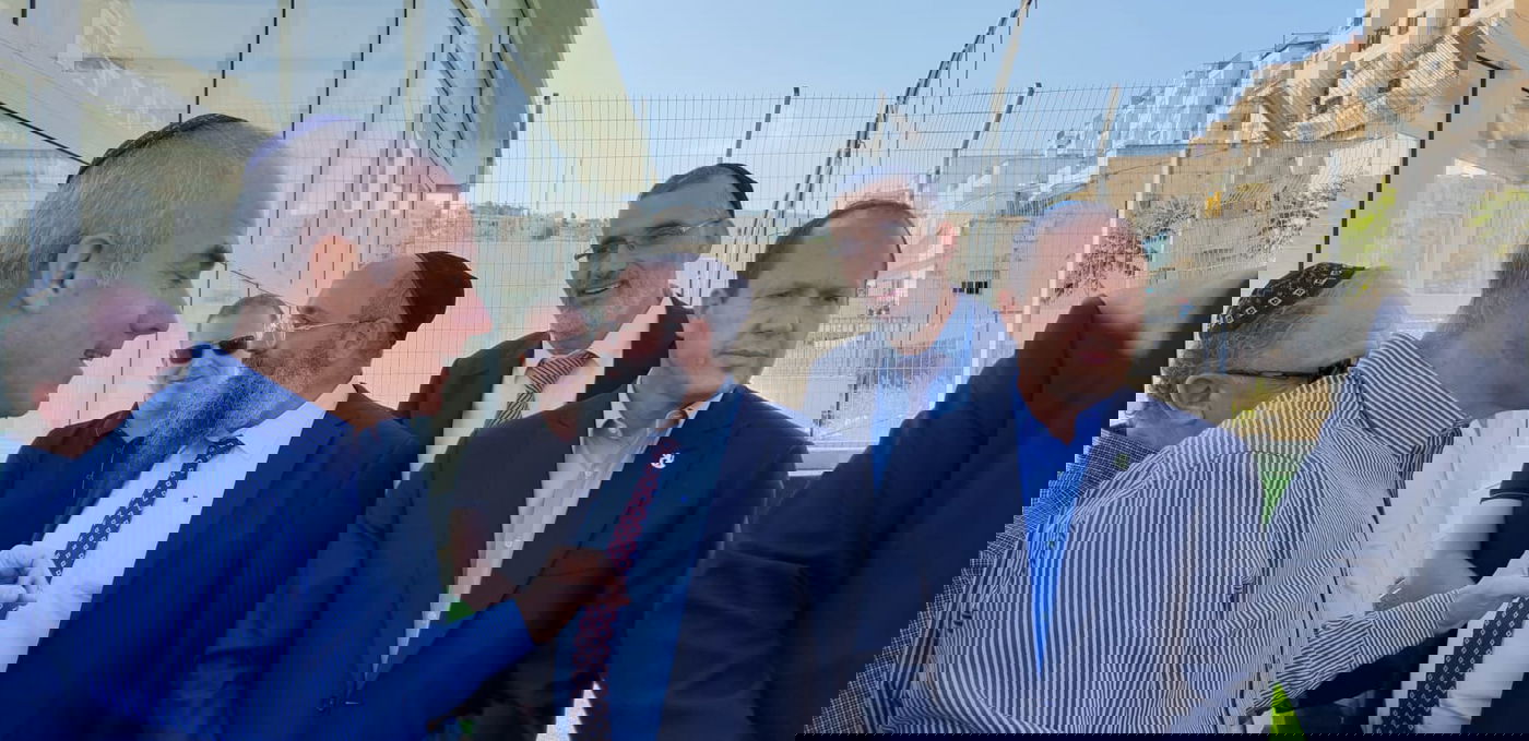 ת"ת "סנהדרין" קיבל מפתחות מניר ברקת