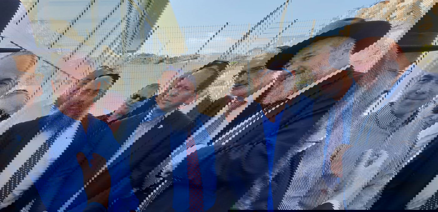 ת"ת "סנהדרין" קיבל מפתחות מניר ברקת