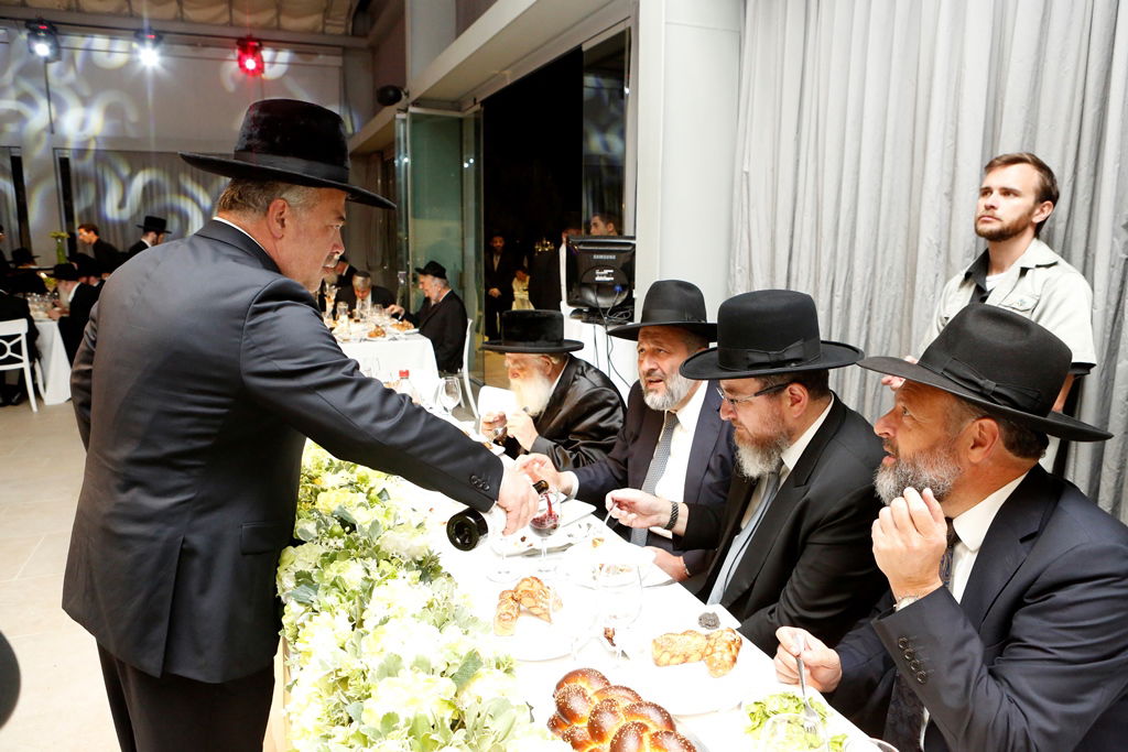 מנכ"ל המקומות הקדושים חיתן כולם הגיעו לברך • צפו