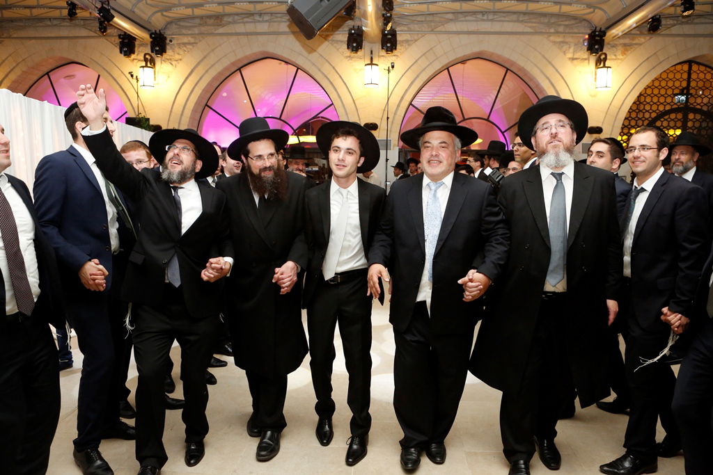 מנכ"ל המקומות הקדושים חיתן כולם הגיעו לברך • צפו