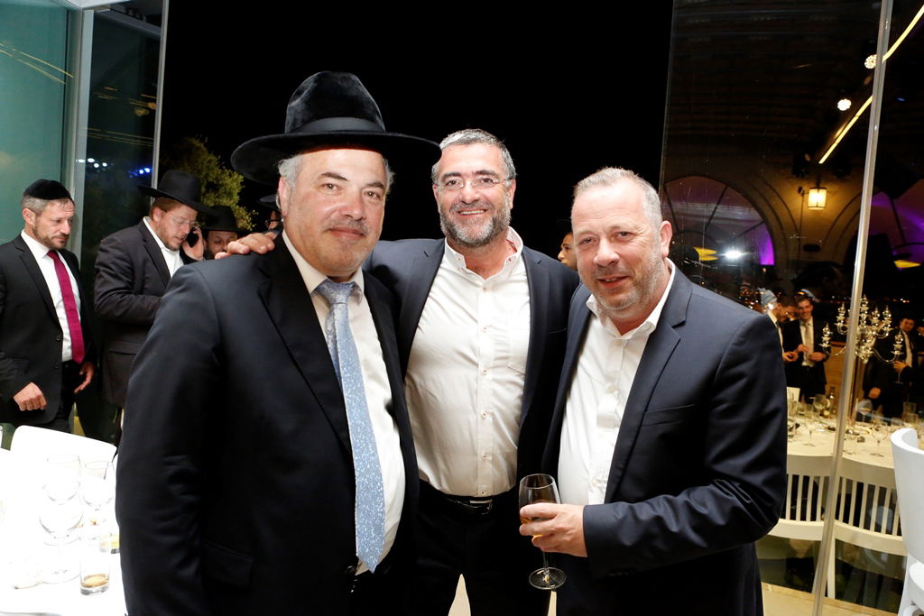 מנכ"ל המקומות הקדושים חיתן כולם הגיעו לברך • צפו