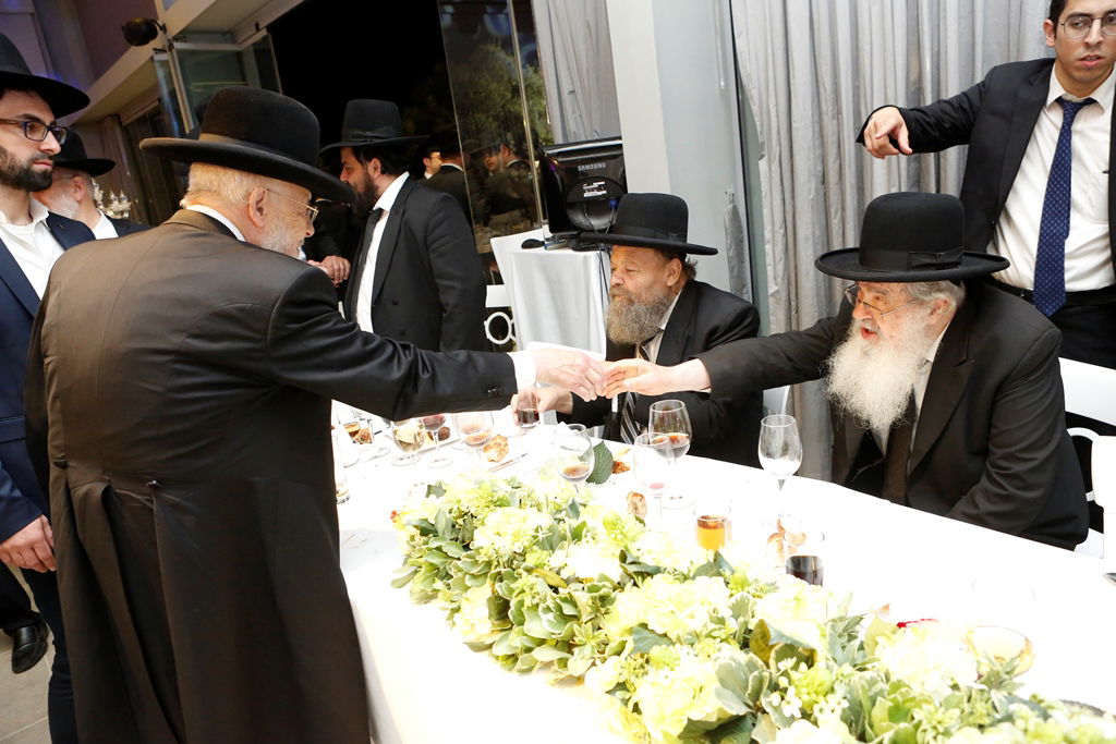 מנכ"ל המקומות הקדושים חיתן כולם הגיעו לברך • צפו