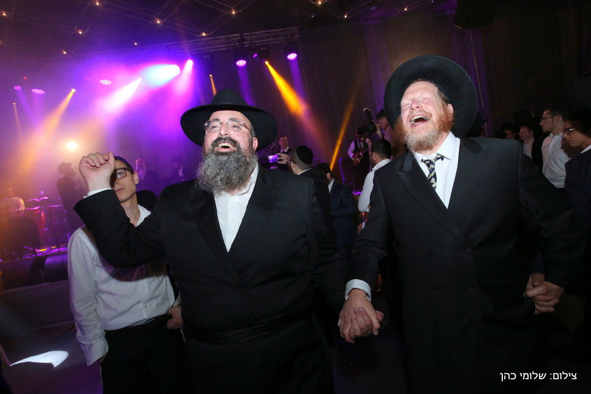 יוסי אליטוב חיתן וכולם התייצבו לברך •  צפו