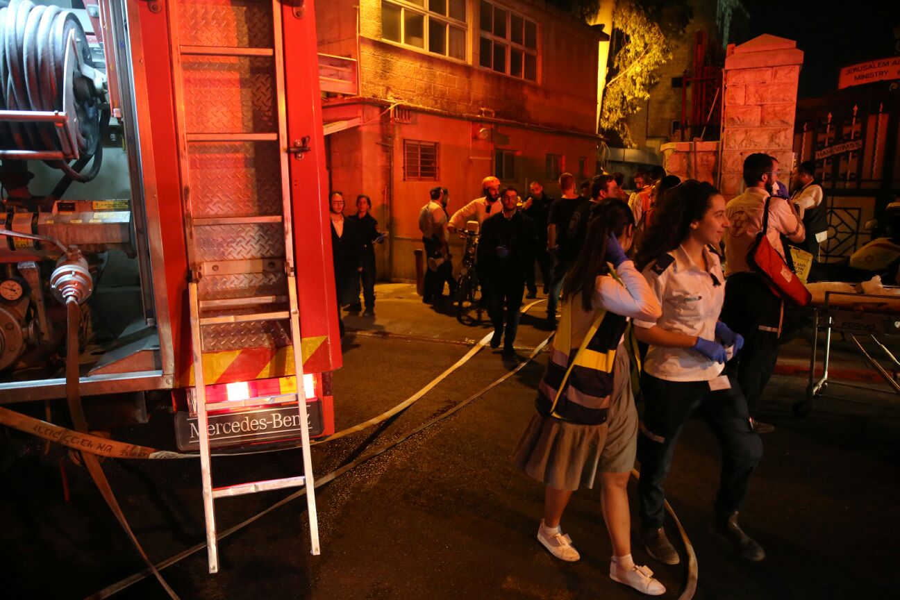 4 פצועים קשה בשריפה ברחוב הנביאים