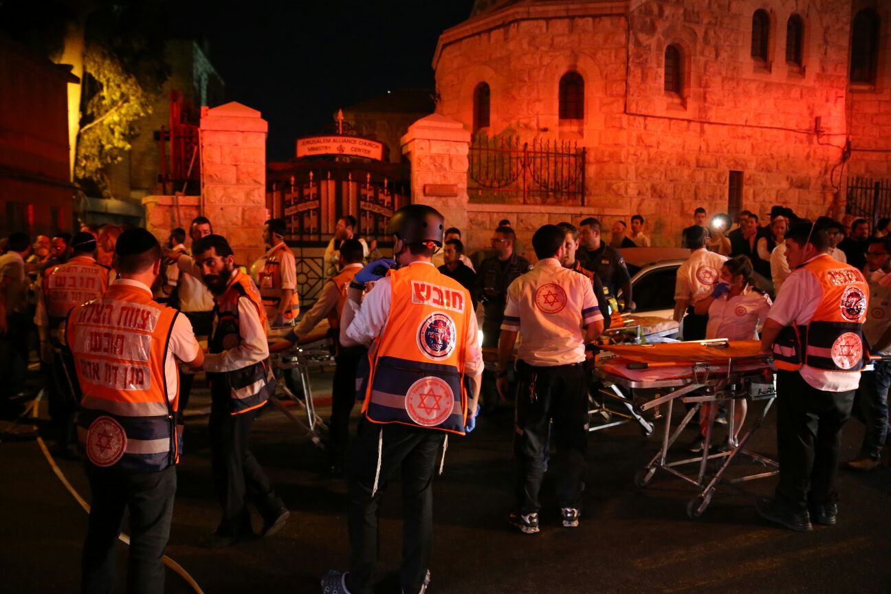 4 פצועים קשה בשריפה ברחוב הנביאים