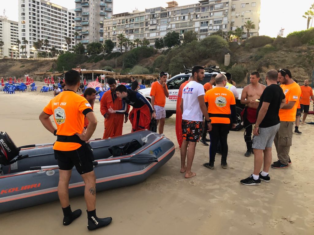 בת ים: צוללנים מחפשים אחר בחורה שלא יצאה מהמים