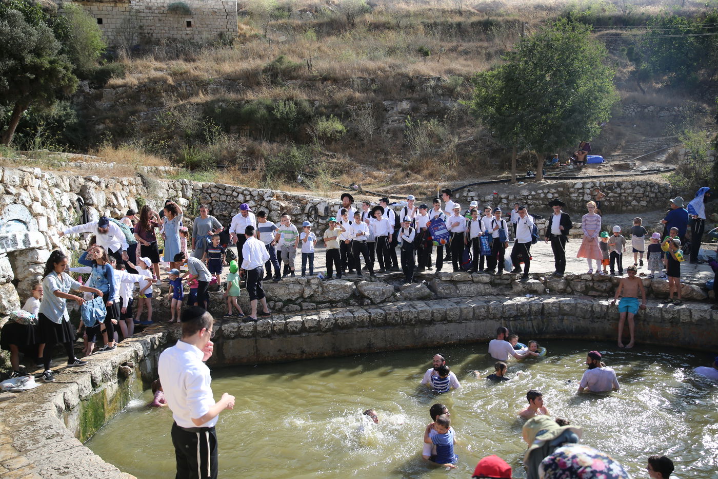מתרעננים: החרדים 'השתלטו' על ליפתא • צפו