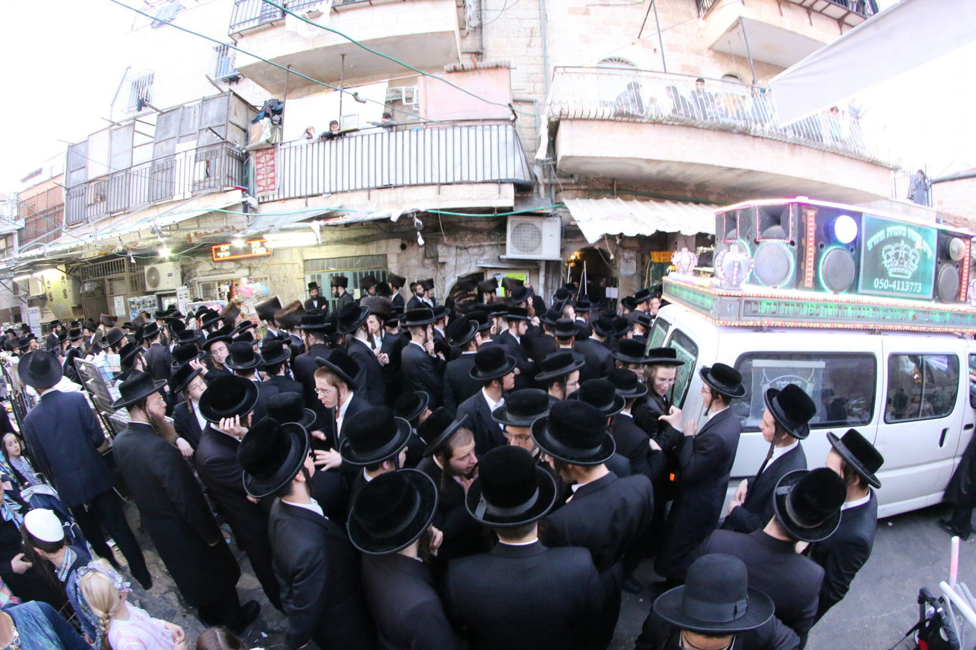 שמחת הכנסת ספר תורה בדושינסקיא • צפו