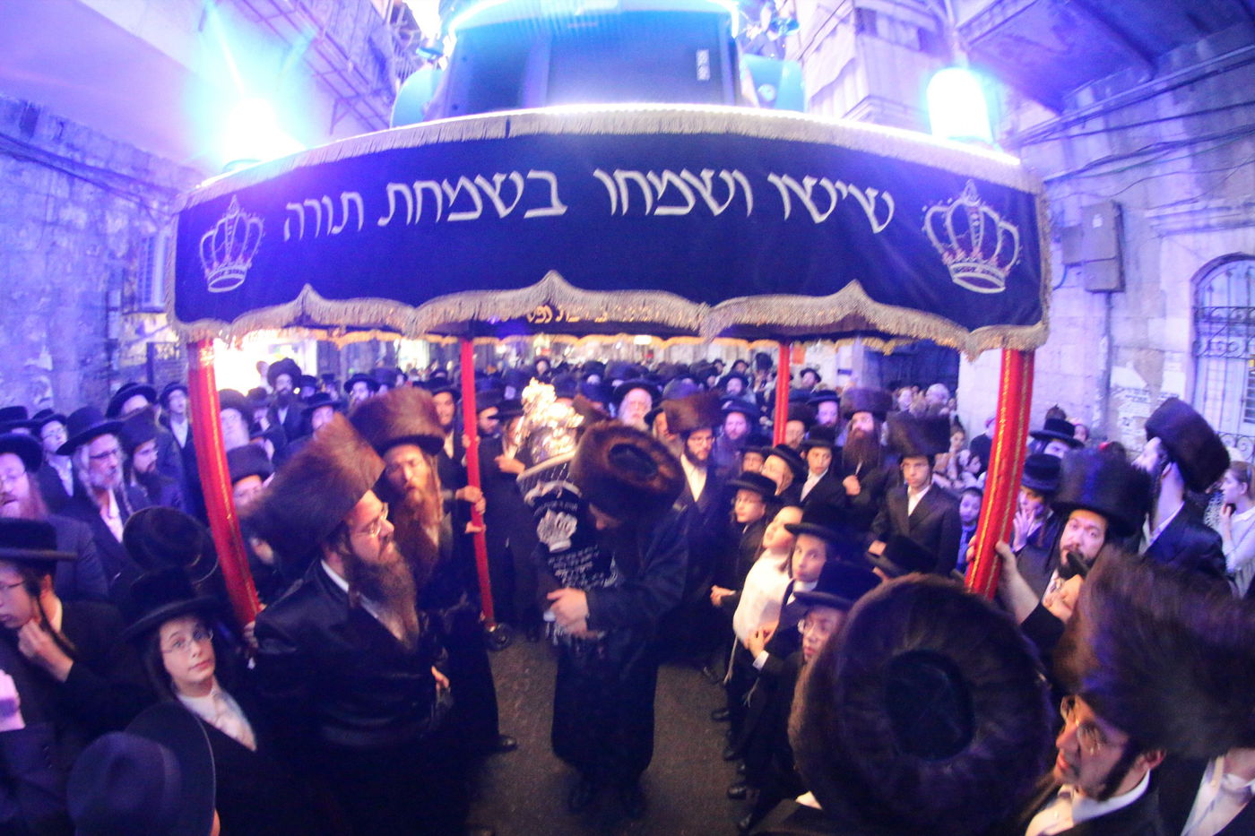 שמחת הכנסת ספר תורה בדושינסקיא • צפו