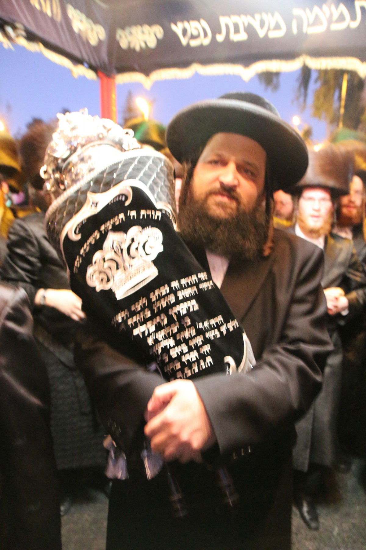 שמחת הכנסת ספר תורה בדושינסקיא • צפו