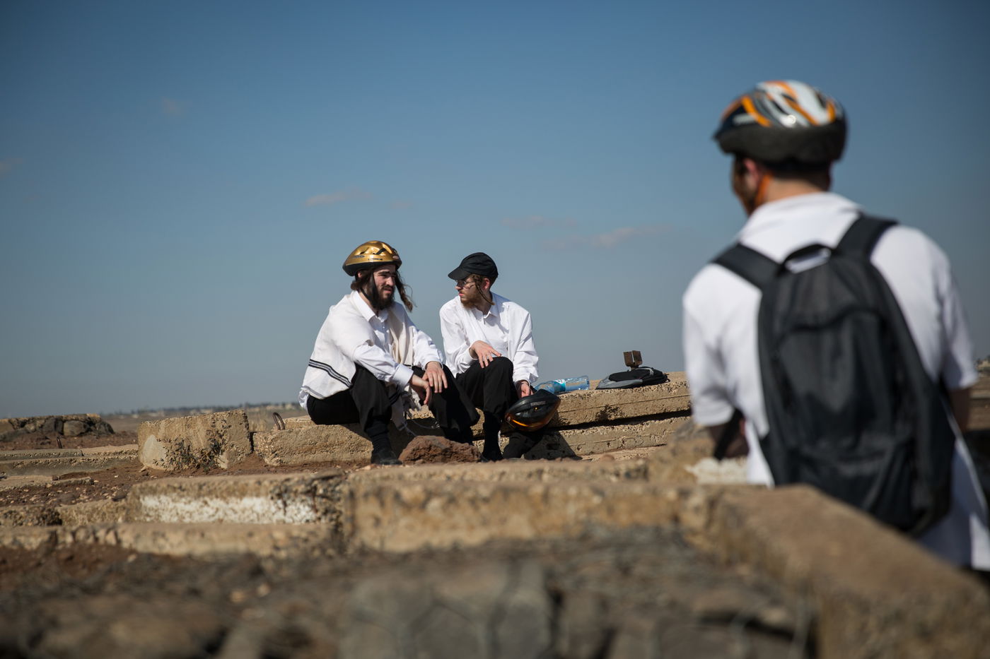 מנצלים את 'בין הזמנים' לצפות בקרבות אסד