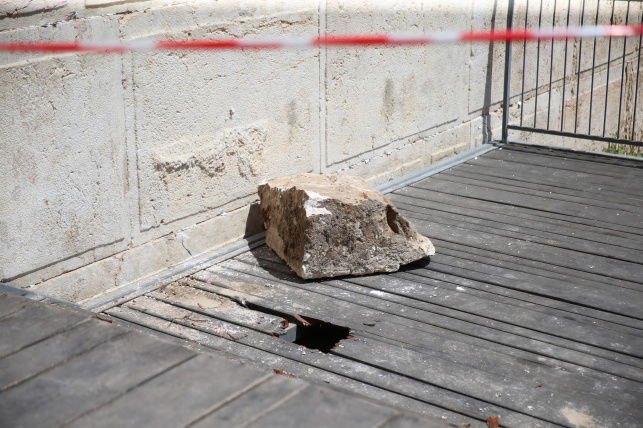 האבן שנפלה בכותל, בשבוע שעבר