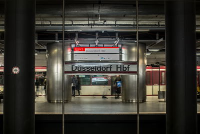 תחנת הרכבת התחתית בדוסלדורף, שם אירע הפיגוע