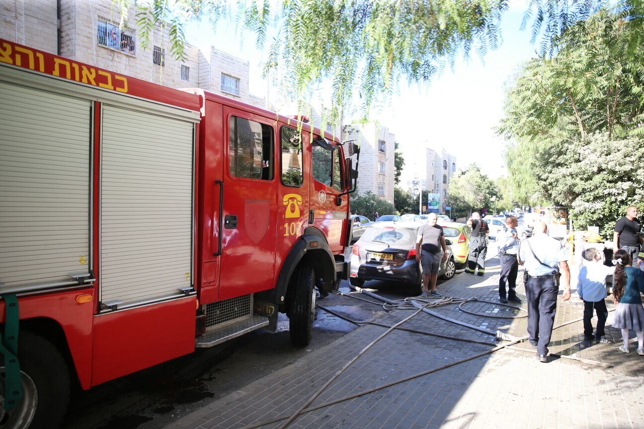 רמת אשכול: הצית את דירתו והסתגר בתוכה