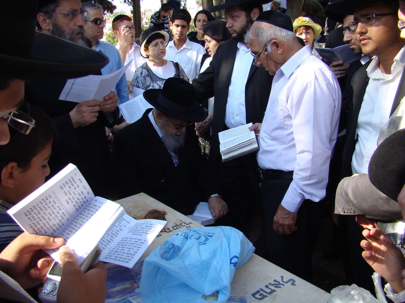 24 שנים לפטירתה: כשמרן זצ"ל עלה לקבר הרבנית