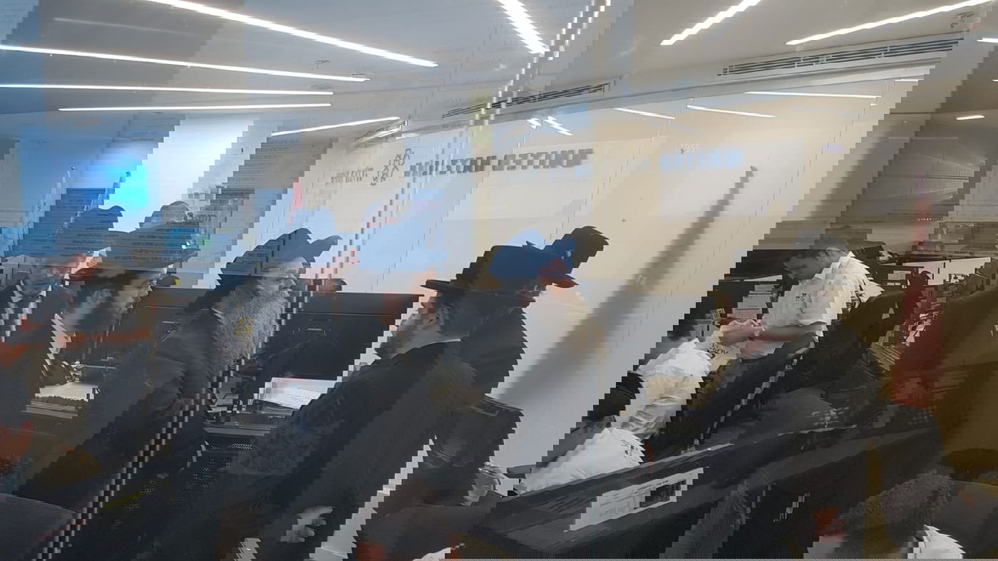 הגאון רבי סיני הלברשטאם רב סניף בני ברק באיחוד הצלה ביקר במוקד הבינלאומי של הארגון