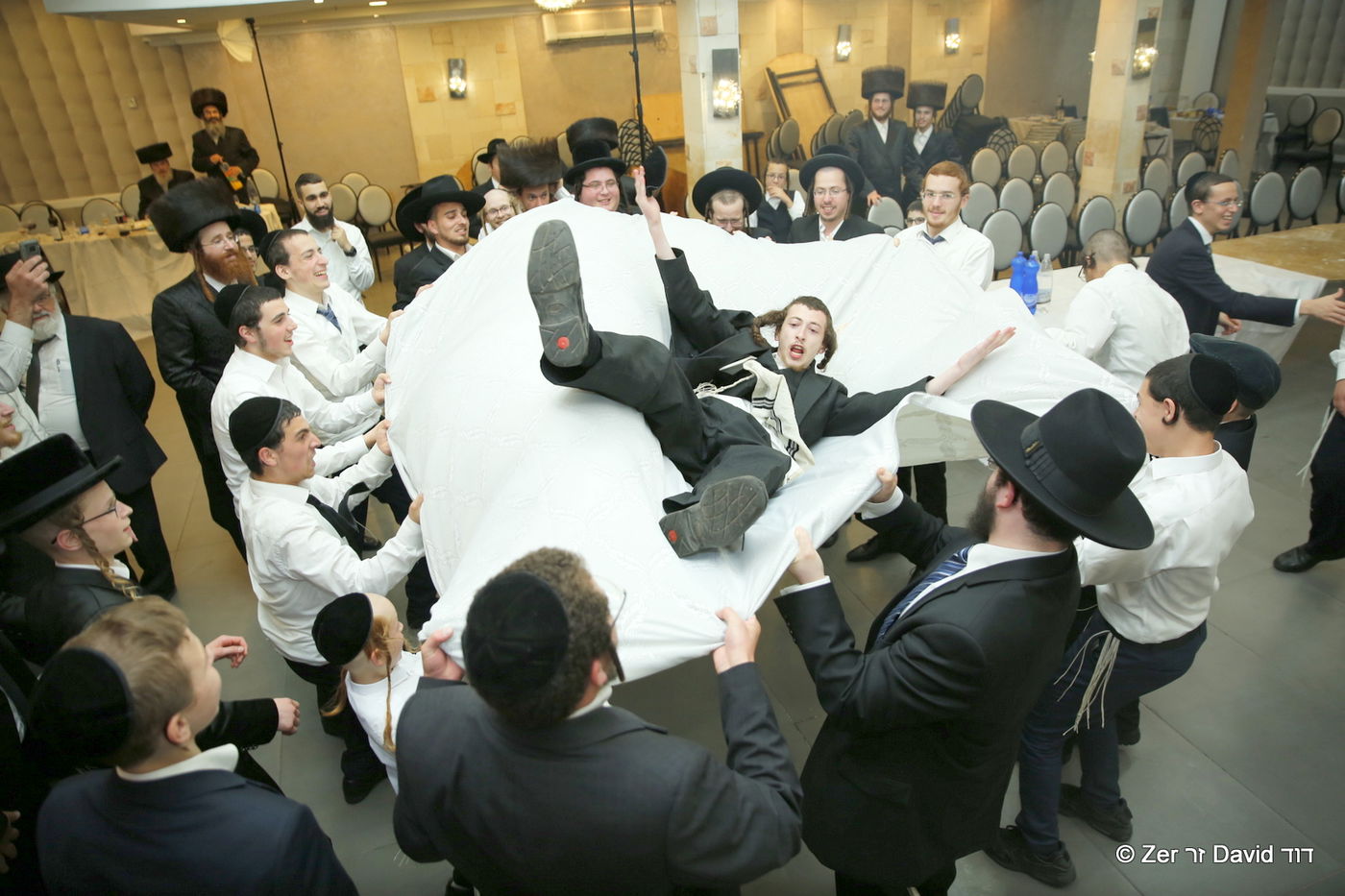 גדולי הרבנים בחתונת בן הרב פרץ מאיר