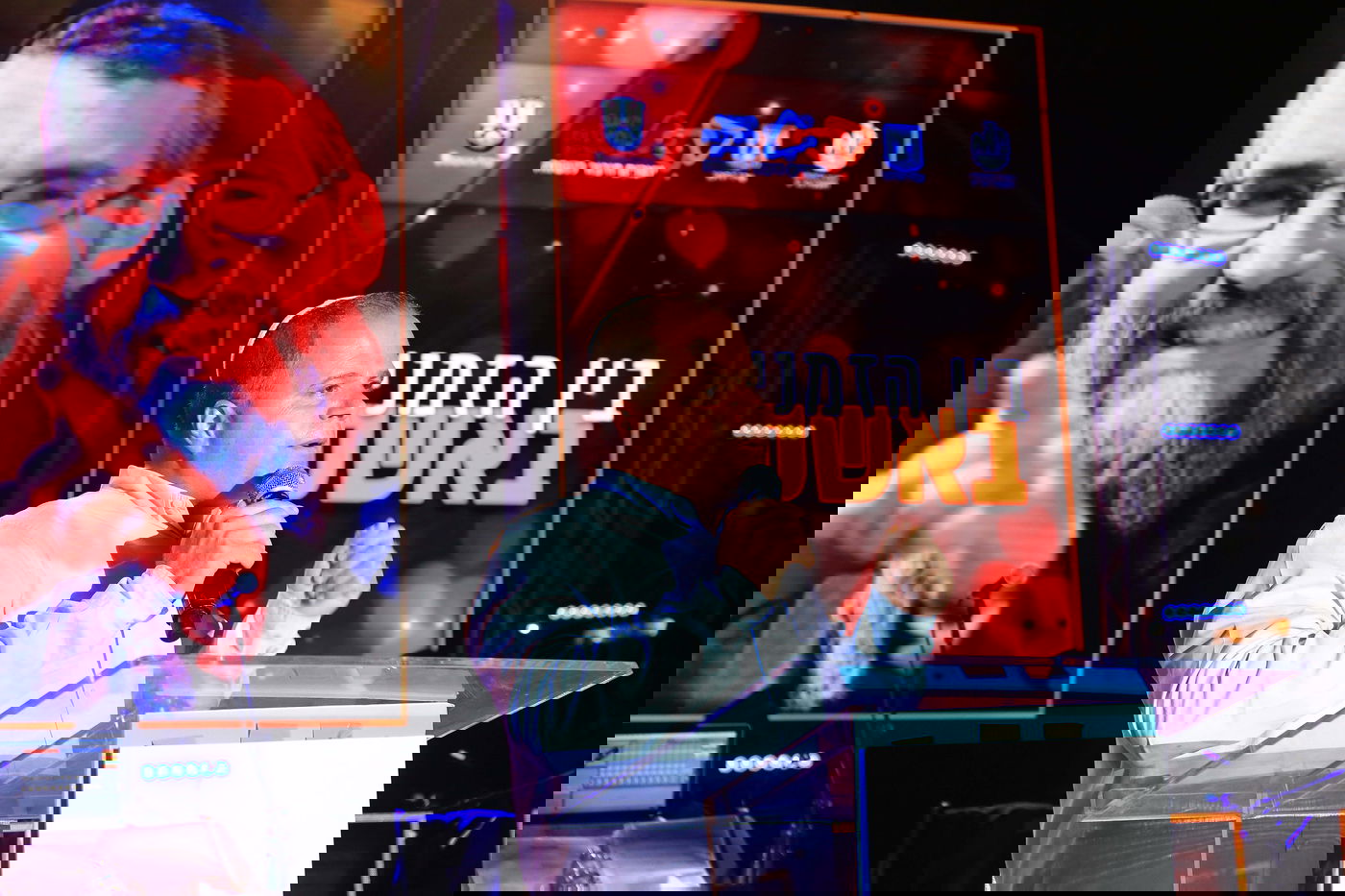 אברהם פריד שימח אלפים ביוזמת עירית אשקלון באמפי פארק