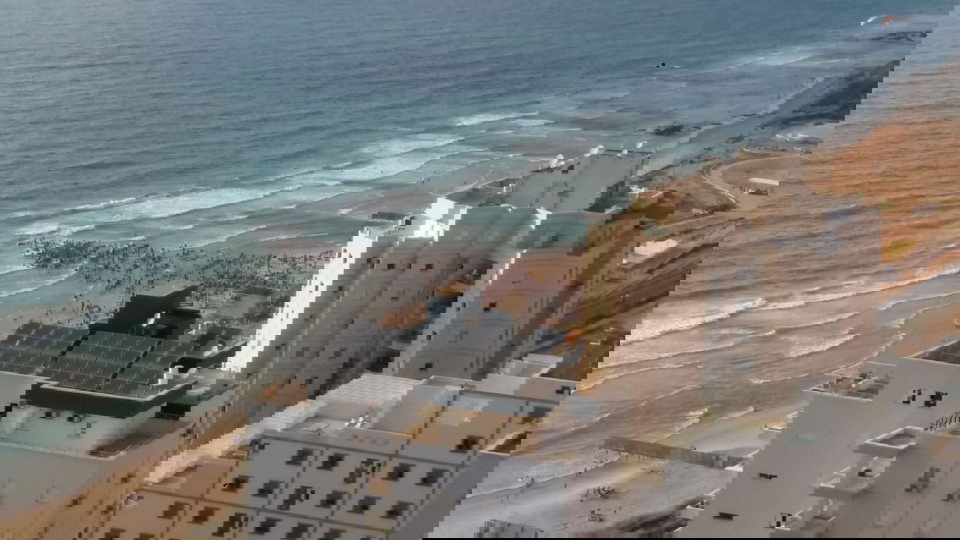 תיעוד מהאוויר: צפיפות גם בחוף הנפרד בנתניה