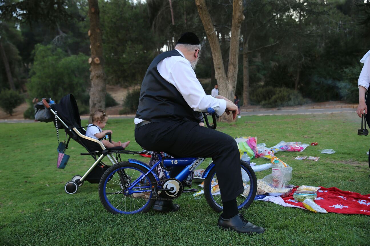 "וקווי השם יחליפו כוח": גלריית בין הזמנים
