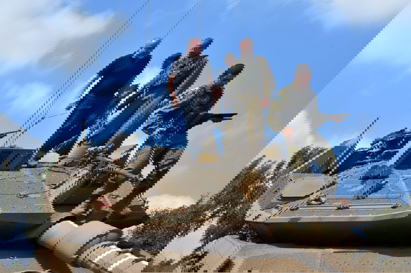 שר הביטחון ליברמן: אסד בונה צבא יבשה רחב וחדש