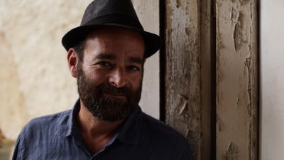 בנו של מאיר אריאל בשיר זיכרון לאביו • צפו