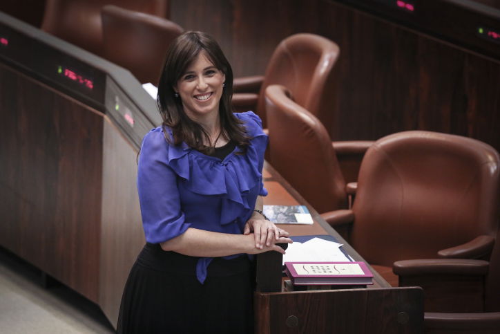 רק מניחה את זה פה: אם בעלה של חוטובלי ירכוש עבורה פרחים, מוטב שידע שסגול יפה לה.