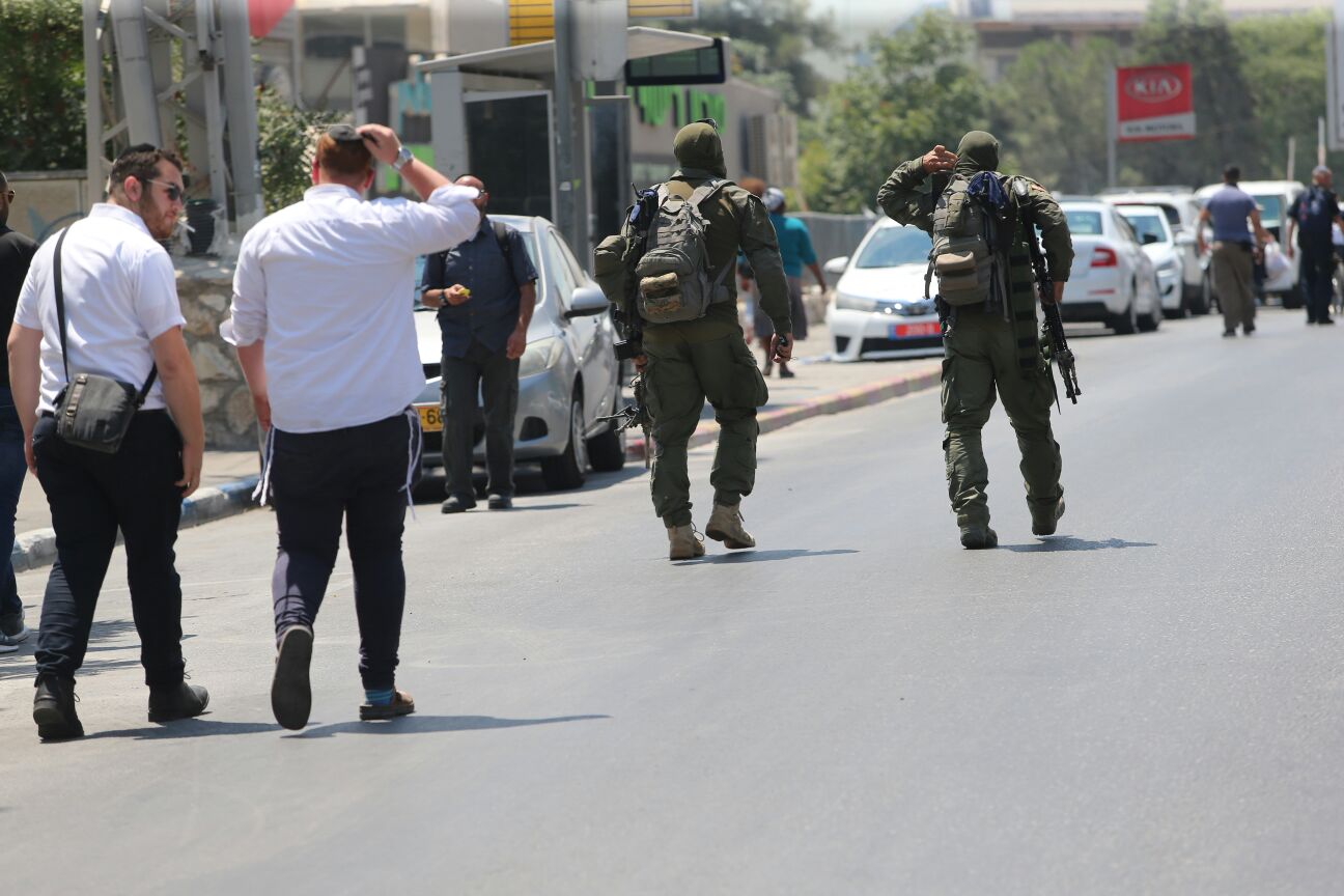 כוחות הימ"מ פשטו על השכונה החרדית גבעת שאול • צפו