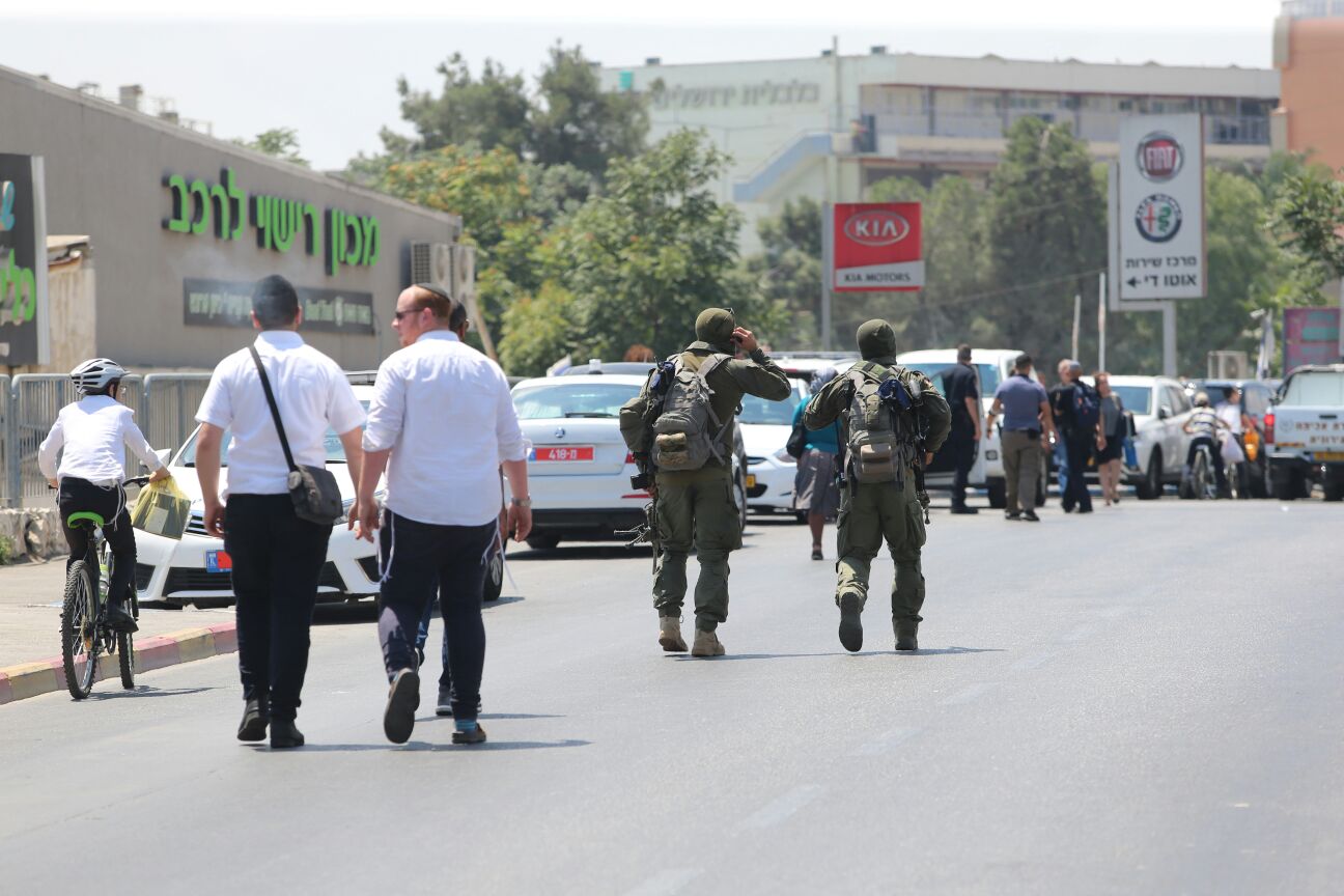כוחות הימ"מ פשטו על השכונה החרדית גבעת שאול • צפו
