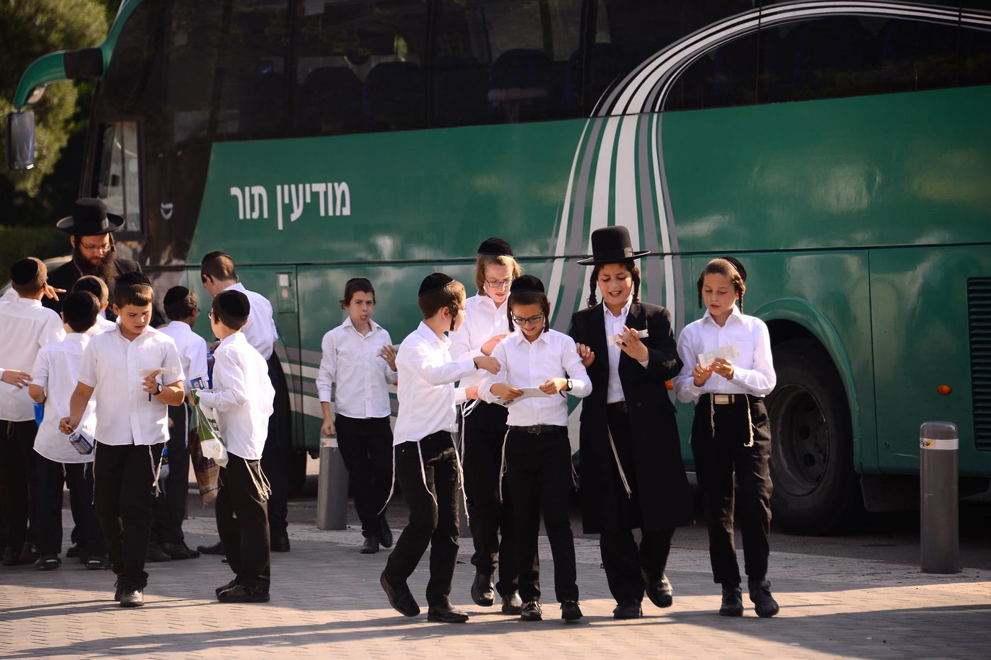 בהיכל מנורה: 12 אלף ילדים התכנסו עם מרן הגר"ח קנייבסקי • צפו