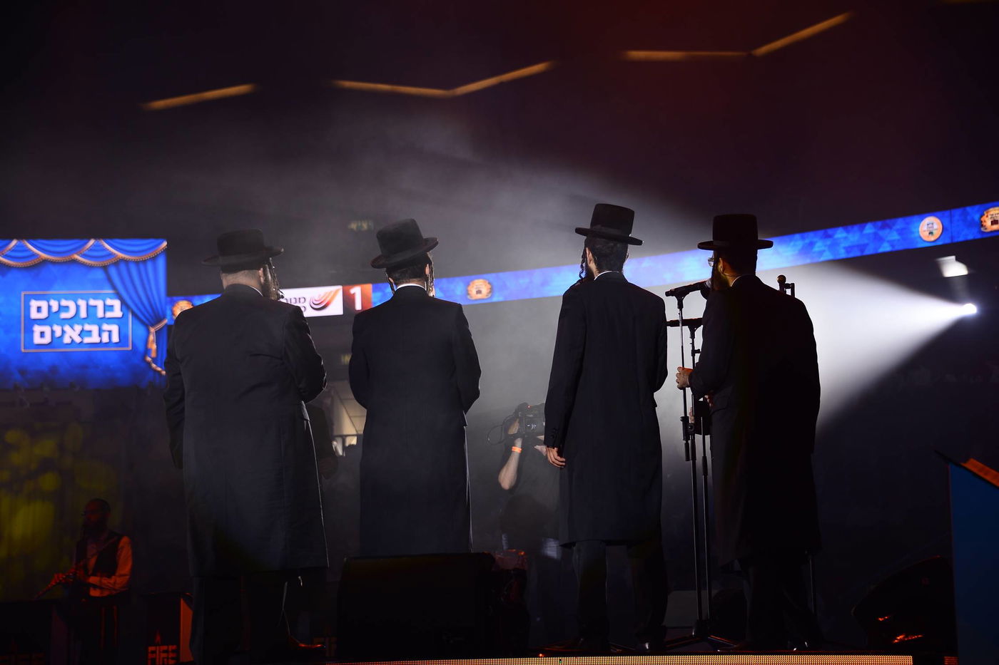 בהיכל מנורה: 12 אלף ילדים התכנסו עם מרן הגר"ח קנייבסקי • צפו