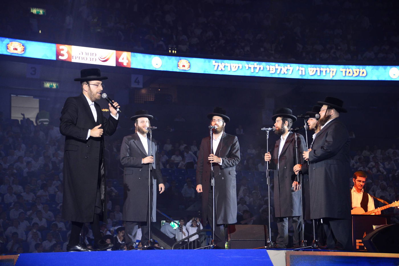 בהיכל מנורה: 12 אלף ילדים התכנסו עם מרן הגר"ח קנייבסקי • צפו