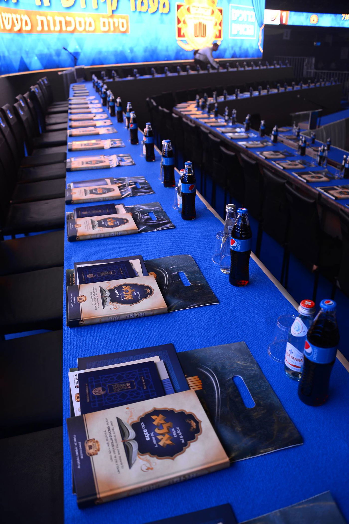 בהיכל מנורה: 12 אלף ילדים התכנסו עם מרן הגר"ח קנייבסקי • צפו