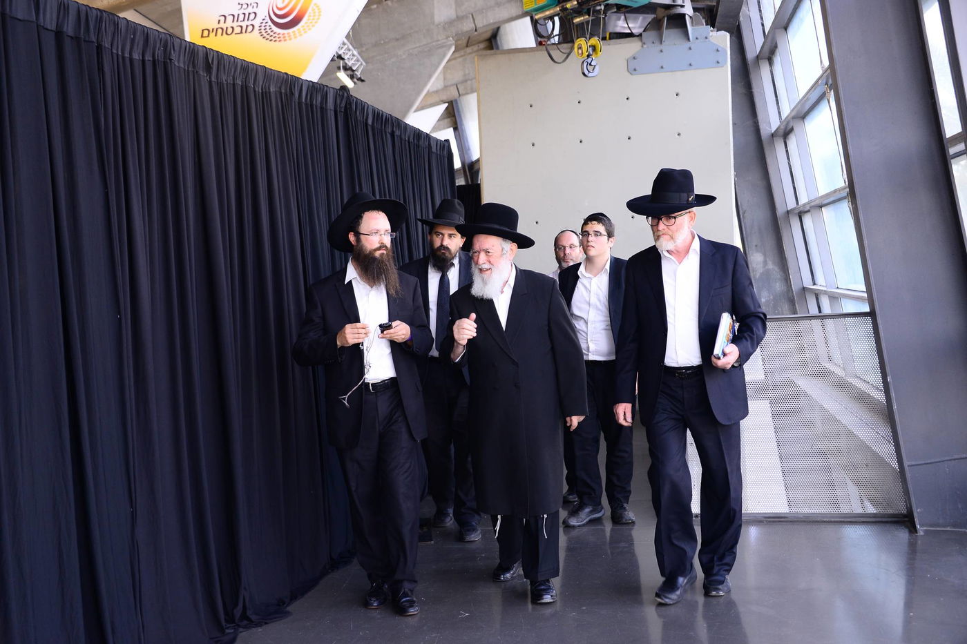 בהיכל מנורה: 12 אלף ילדים התכנסו עם מרן הגר"ח קנייבסקי • צפו